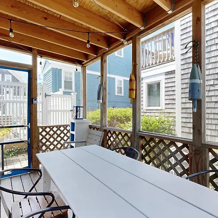 Long Pier Lodge